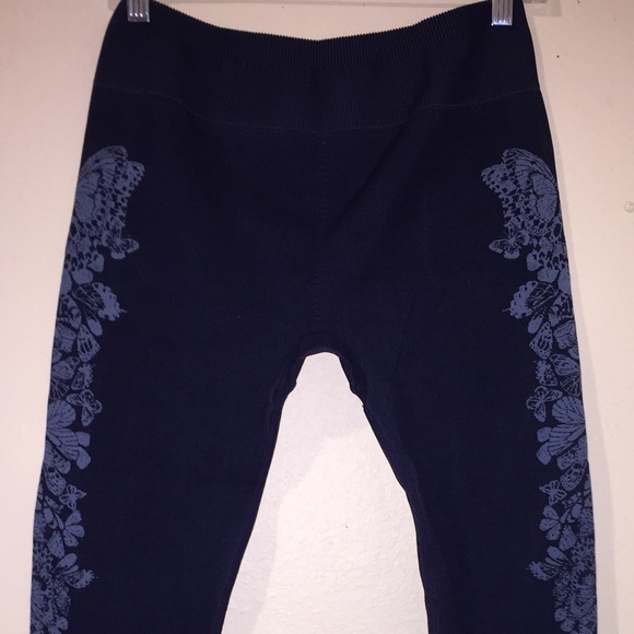 FABLETICS, butterflies 🦋,blue Capri-leggings LG - Picture 6 of 15